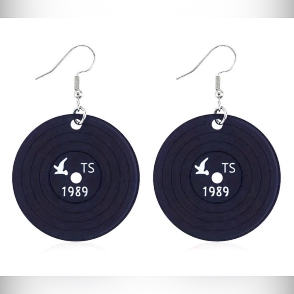 NWT Taylor Swift vinyl record 1989 earrings